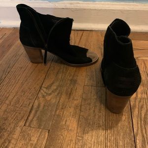 Toms Black Peep Toe Block Heel Suede Sandal.